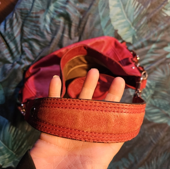 Red coach purse - Picture 10 of 11